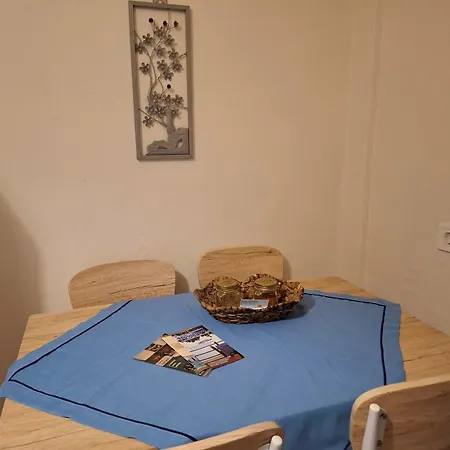 Mamanis Lägenhet Loutra Aidhipsou