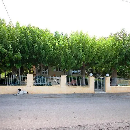 Apartment Mamanis *